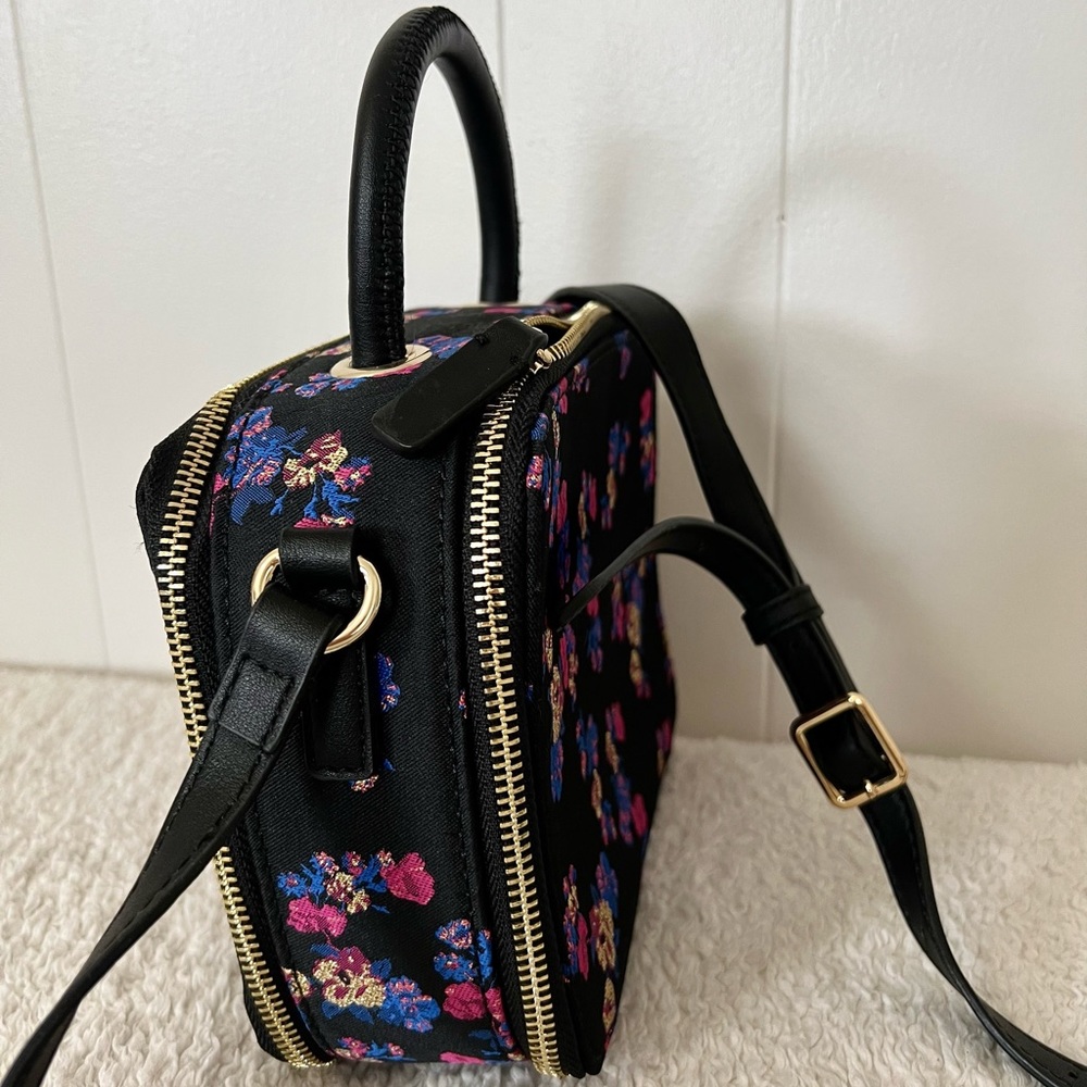 New Purse - Picture 2 of 3